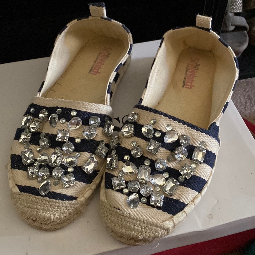 Cute navy blue strips and beige slip on flats with pretty rhinestones.